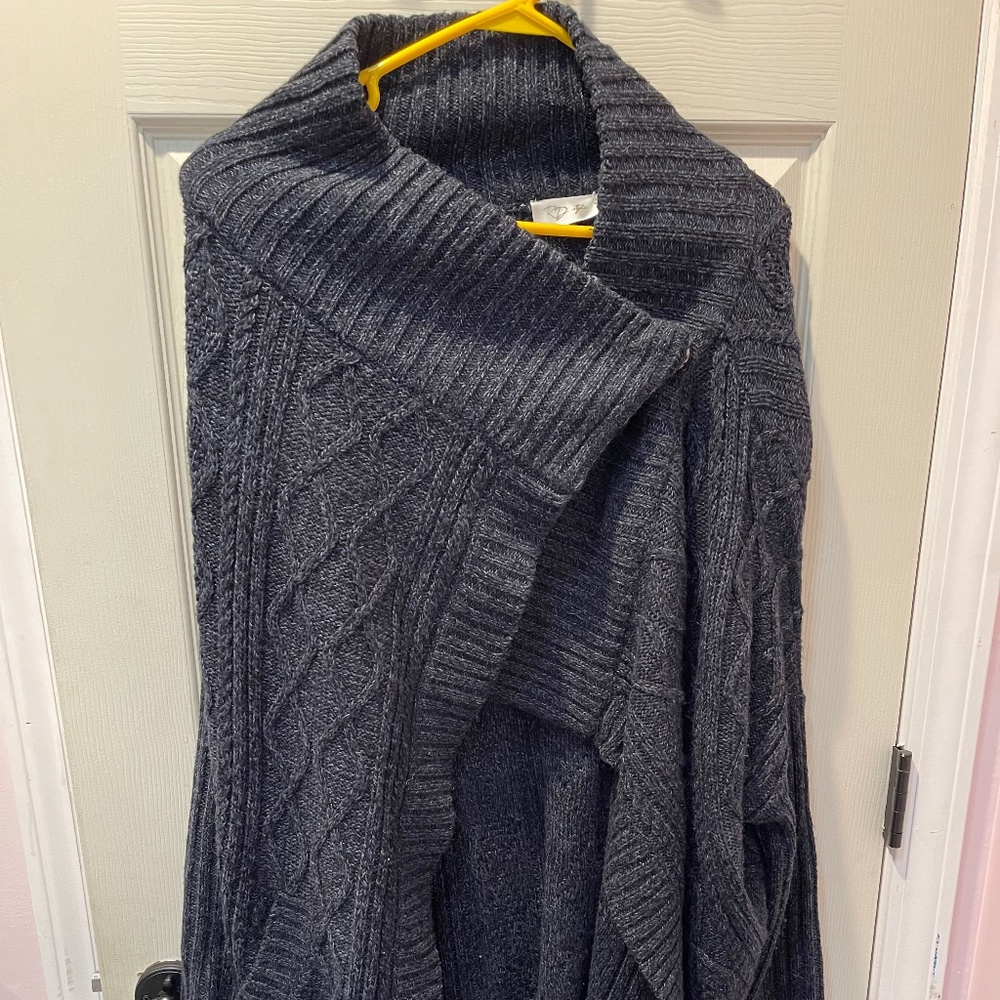 RD Style. Medium. Navy Blue. Draped Collar Button Sweater. Medium